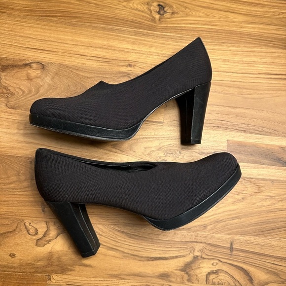 Eileen Fisher Vero Cuoio Slip On Stretchy Heels Pumps Women’s Size 6.5 Black - Picture 3 of 10